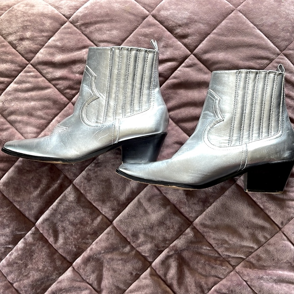 METALLIC ANKLE COWBOY BOOTS